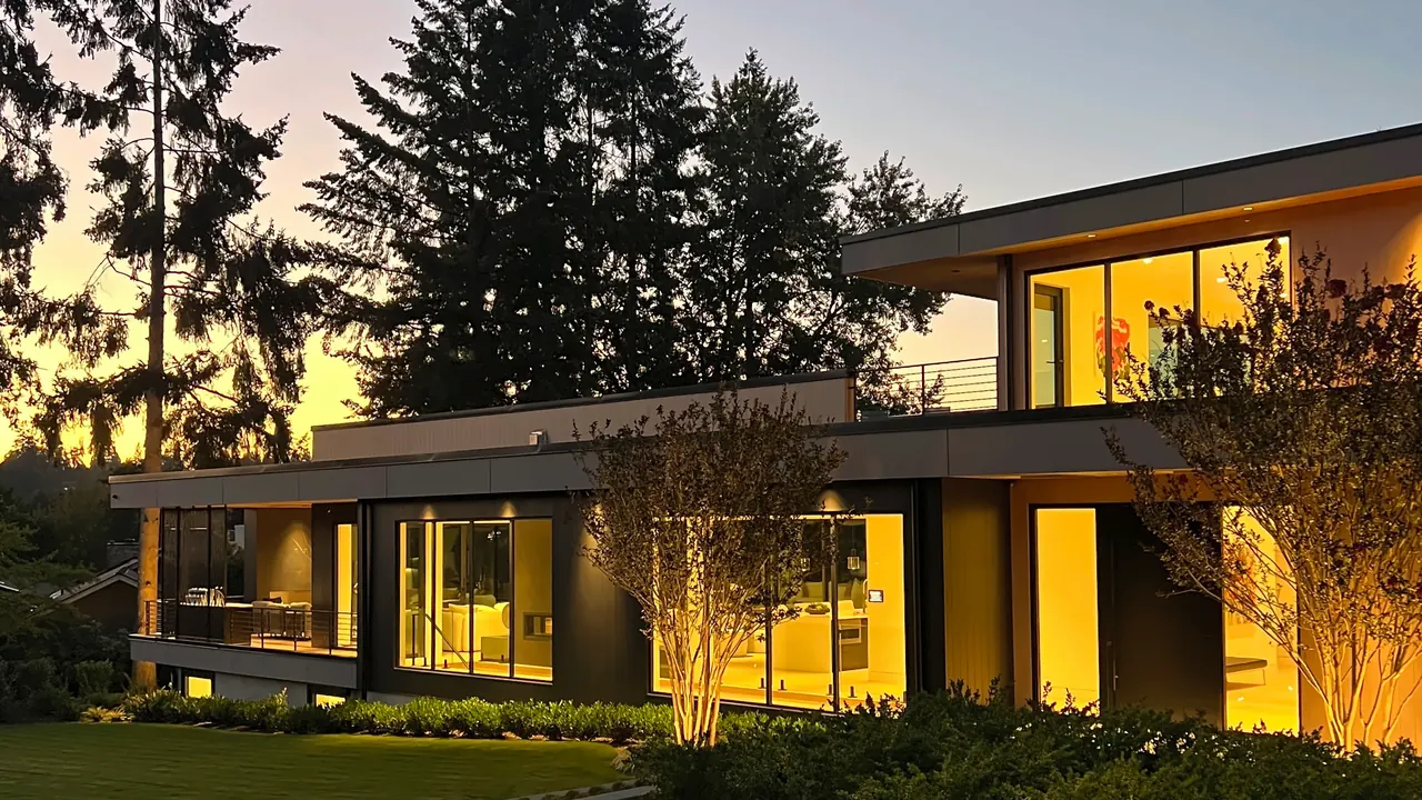 Modern Clyde Hill, WA home at dusk where IGo Green Enterprises installed the interior glass
